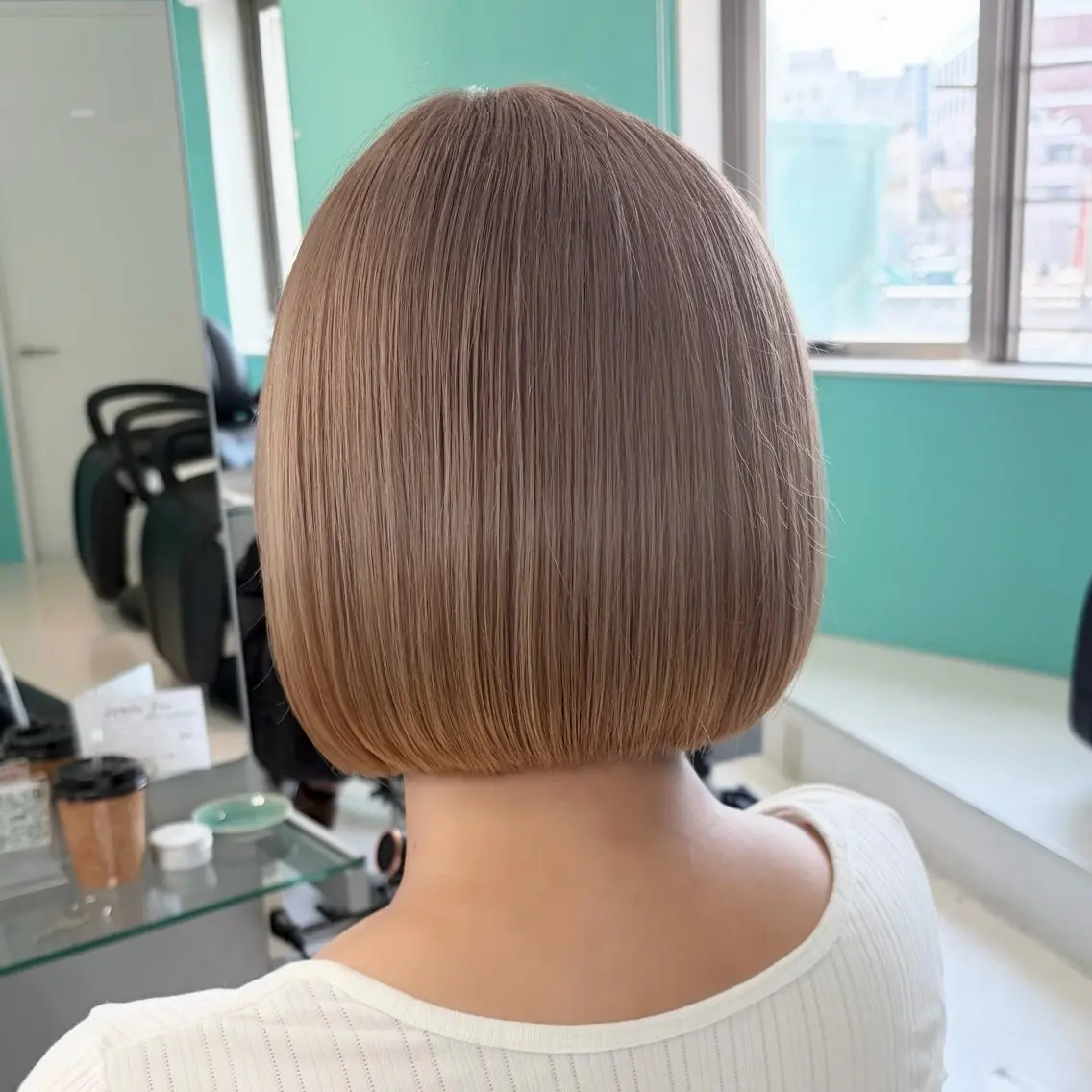 ショート カラー ベージュカラー ミルクティーベージュ カット ヘアカラー トリートメント デザインカラー/ ボブ/Natsukiのヘアスタイル