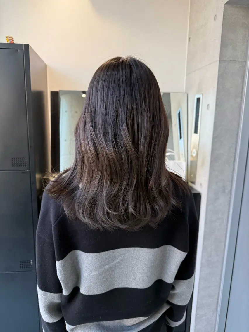 セミロング カラー カット ヘアカラー トリートメント 【銀座】艶髪/上品な カラー特化/涼/駅近のヘアスタイル
