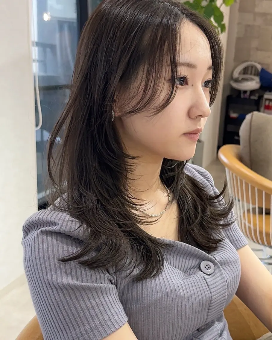 【お顔周りのメンテナンスに】前髪+顔周りカット+コテ巻き¥ 3300の写真