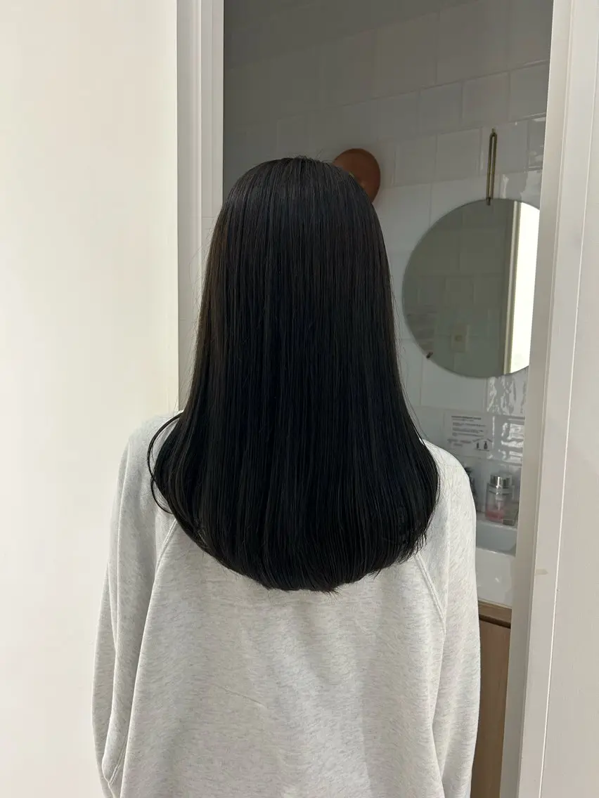 セミロング カラー 透明感カラー グレージュ Nanami🧸🤍 ワンカラーモデル募集のヘアスタイル