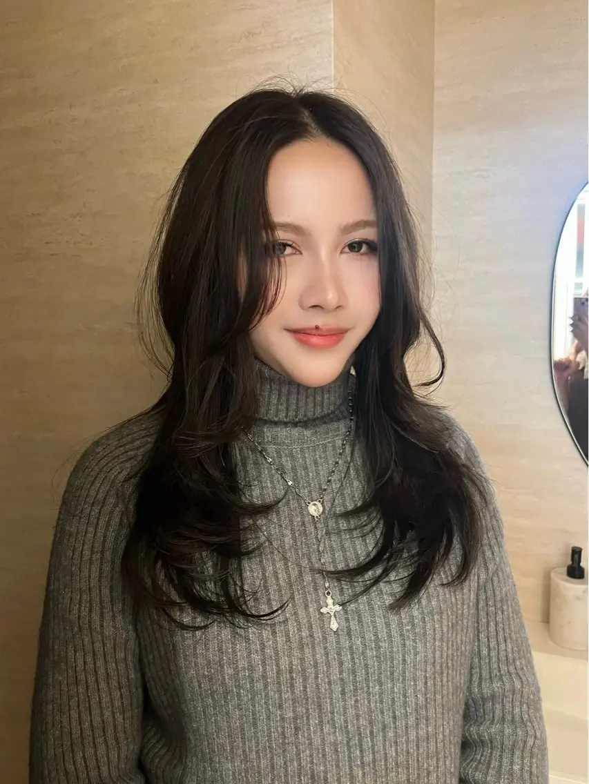セミロング カラー 柔らかい艶暖色 レイヤー🫧姫汝のヘアスタイル