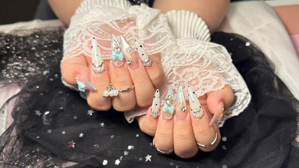 ネイル 成人式 フラッシュネイル フレンチネイル ジェルネイル グラデーション ハンドネイル Rin🧸 Chanのネイルデザイン