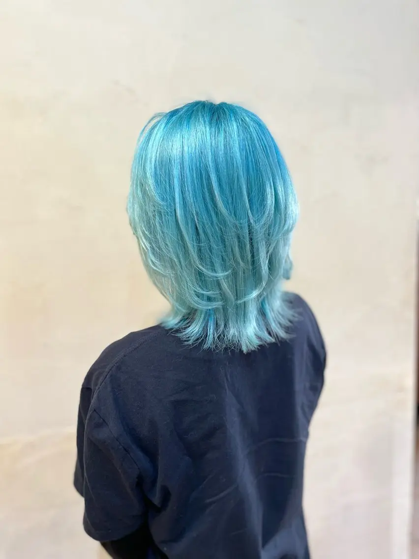 ショート カラー ヘアアレンジ ブリーチ ブルーカラー 透明感カラー ダブルカラー 秋山 幸太のヘアスタイル