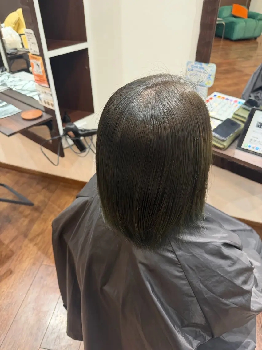ショート カラー グレージュ オリーブグレージュ オリーブグレー 市川 由那のヘアスタイル