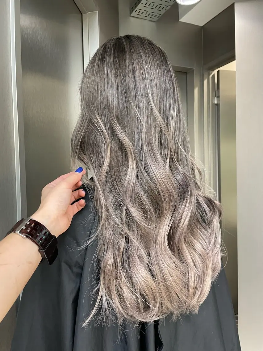 ロング ヘアカラー ヘアセット 🫧バレイヤージュ/ ハイトーン/ミズキのヘアスタイル