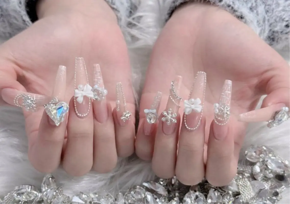 ネイル アートネイル ボルドー フレンチネイル ジェルネイル 氷ネイル・うるうるネイル ハンドネイル Julie NailSalonのネイルデザイン
