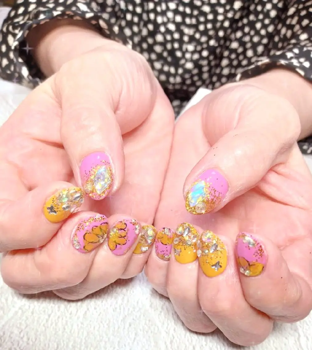 ネイル フラワーネイル ジェルネイル キラキラネイル 持ち込み パラジェル ハンドネイル flure de neige yukiのネイルデザイン