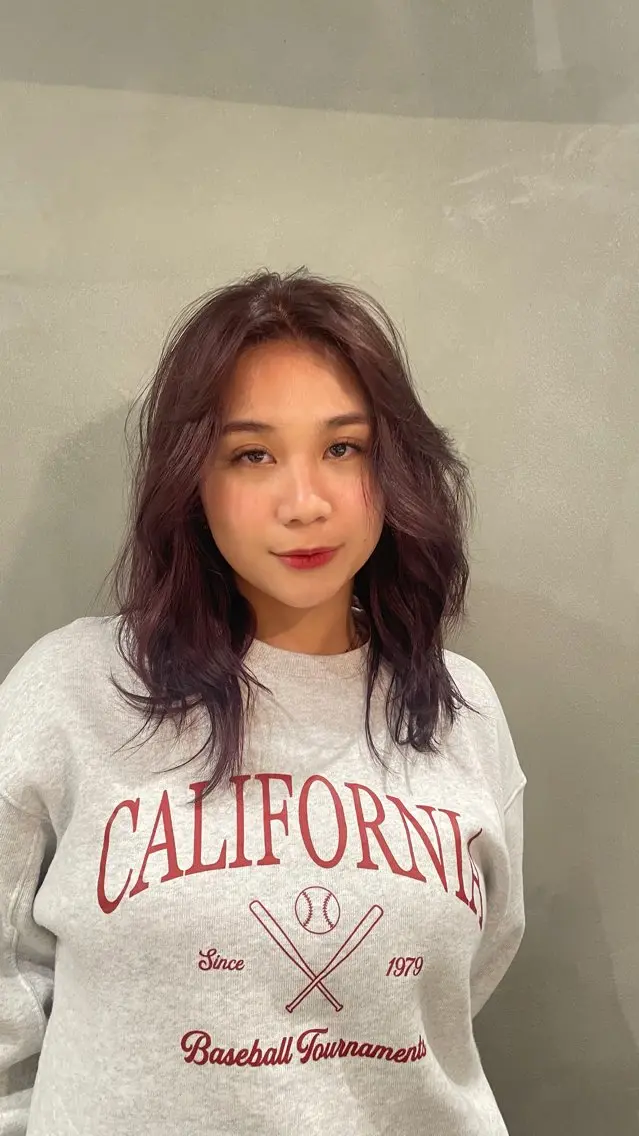 ミディアム カラー 都築 菜美のヘアスタイル