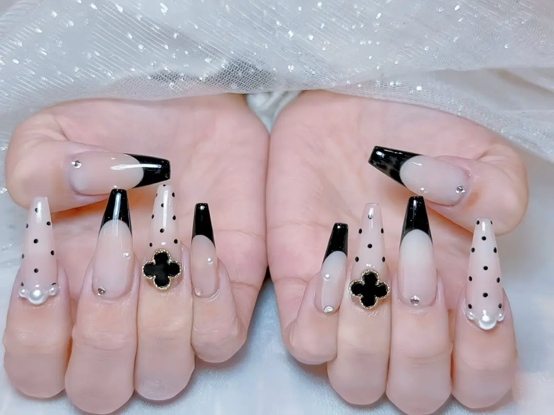 ネイル アートネイル オーロラネイル クリアネイル 長さ出し フレンチネイル ハンドネイル Rin Nail 新大久保店のネイルデザイン