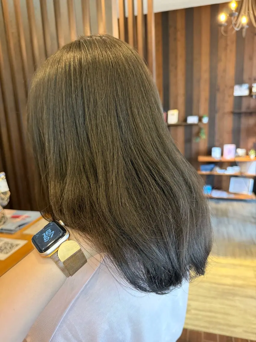 ミディアム カラー グレージュ オリーブグレージュ オリーブグレー カット ヘアカラー BRANCHÉ小牧/ 西尾 美月のヘアスタイル
