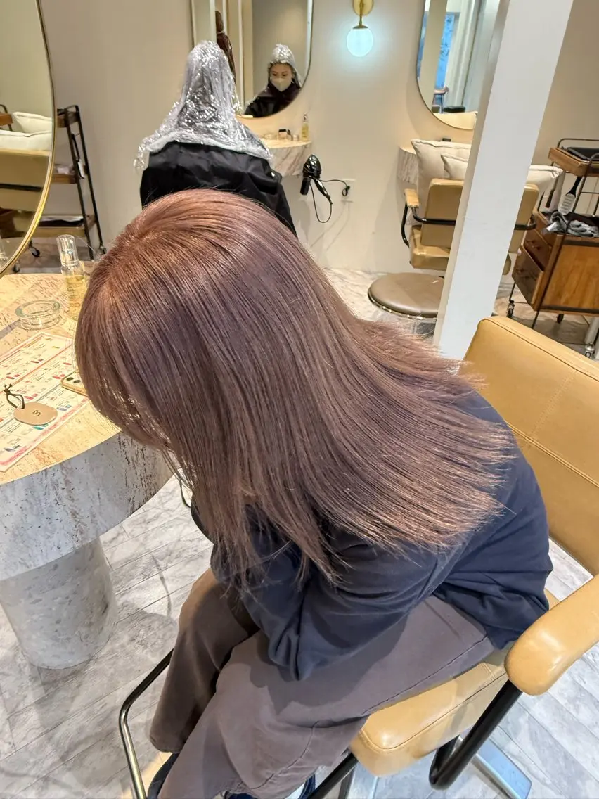 ミディアム カラー ヘアカラー トリートメント ミルクティー× グレージュMOMOのヘアスタイル