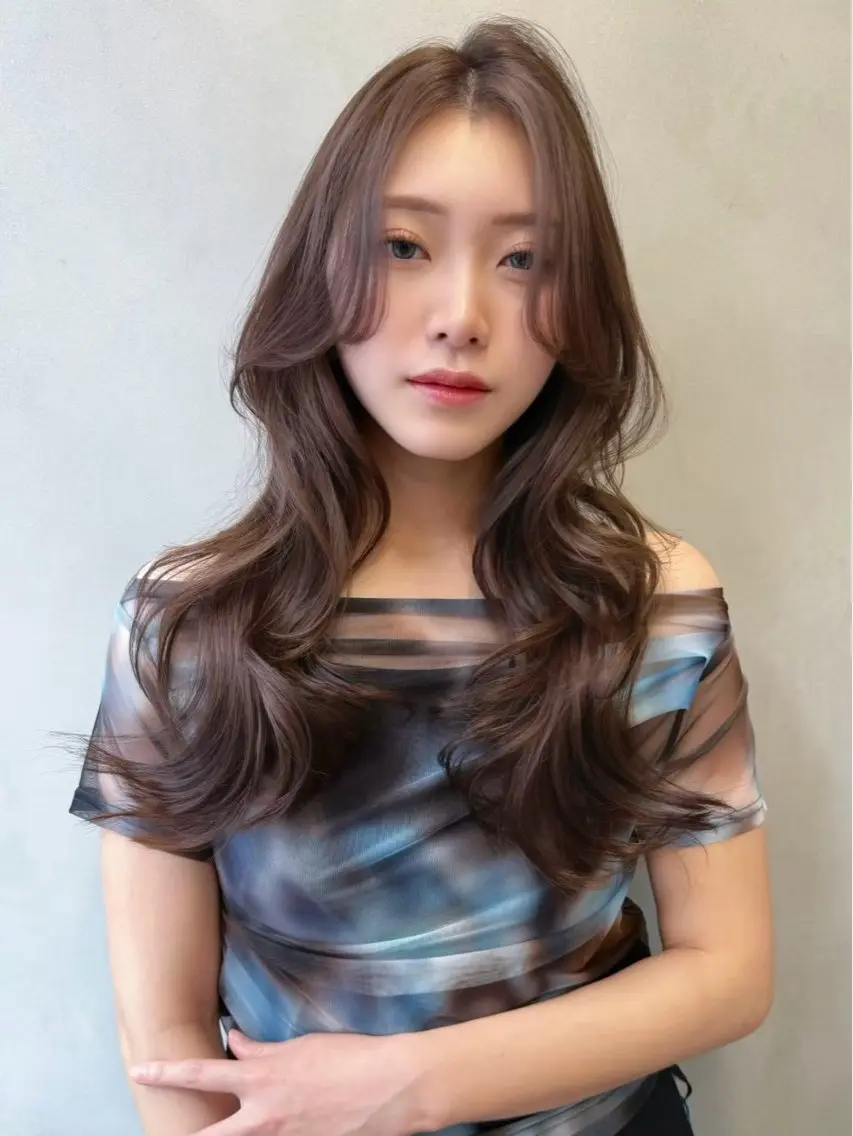 ロング ヘアアレンジ チョコレートブラウン 韓国風カラー 髪質改善 韓国風ヘア カット ヘアカラー トリートメント ヘアセット 💖艶ダブルカラー 🩵髪質改善🫧櫻井のヘアスタイル