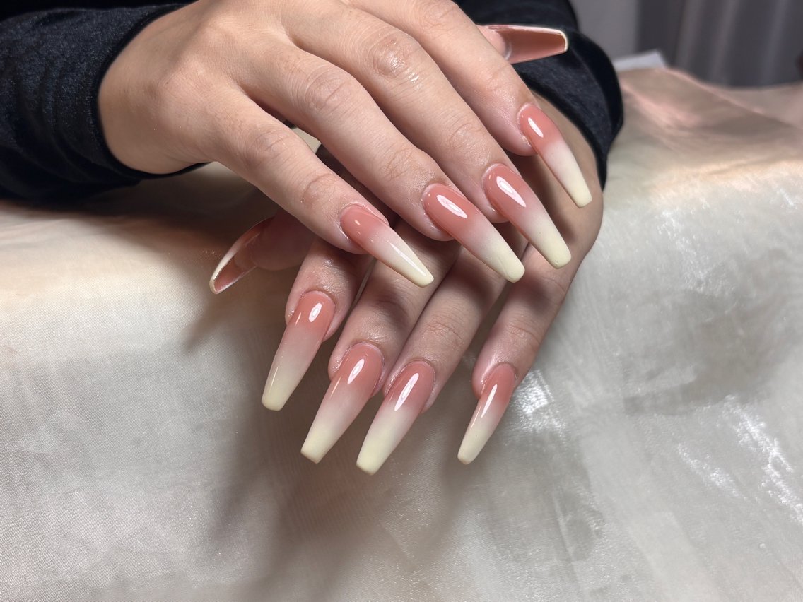 【hand】長さ出しグラデーション +ジェルオフ+550の写真
