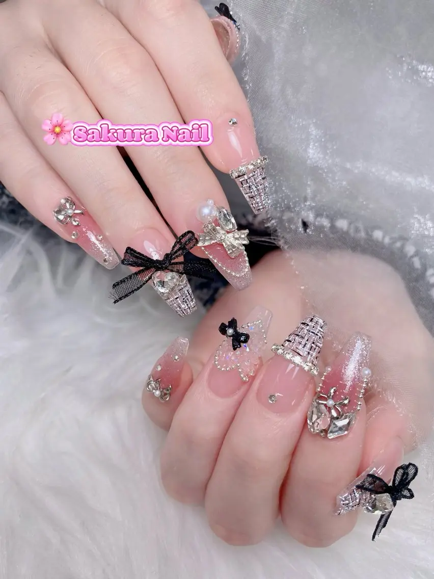 ネイル アートネイル オーロラネイル ボルドー チークネイル フレンチネイル ハンドネイル Sakura Nail Salonのネイルデザイン