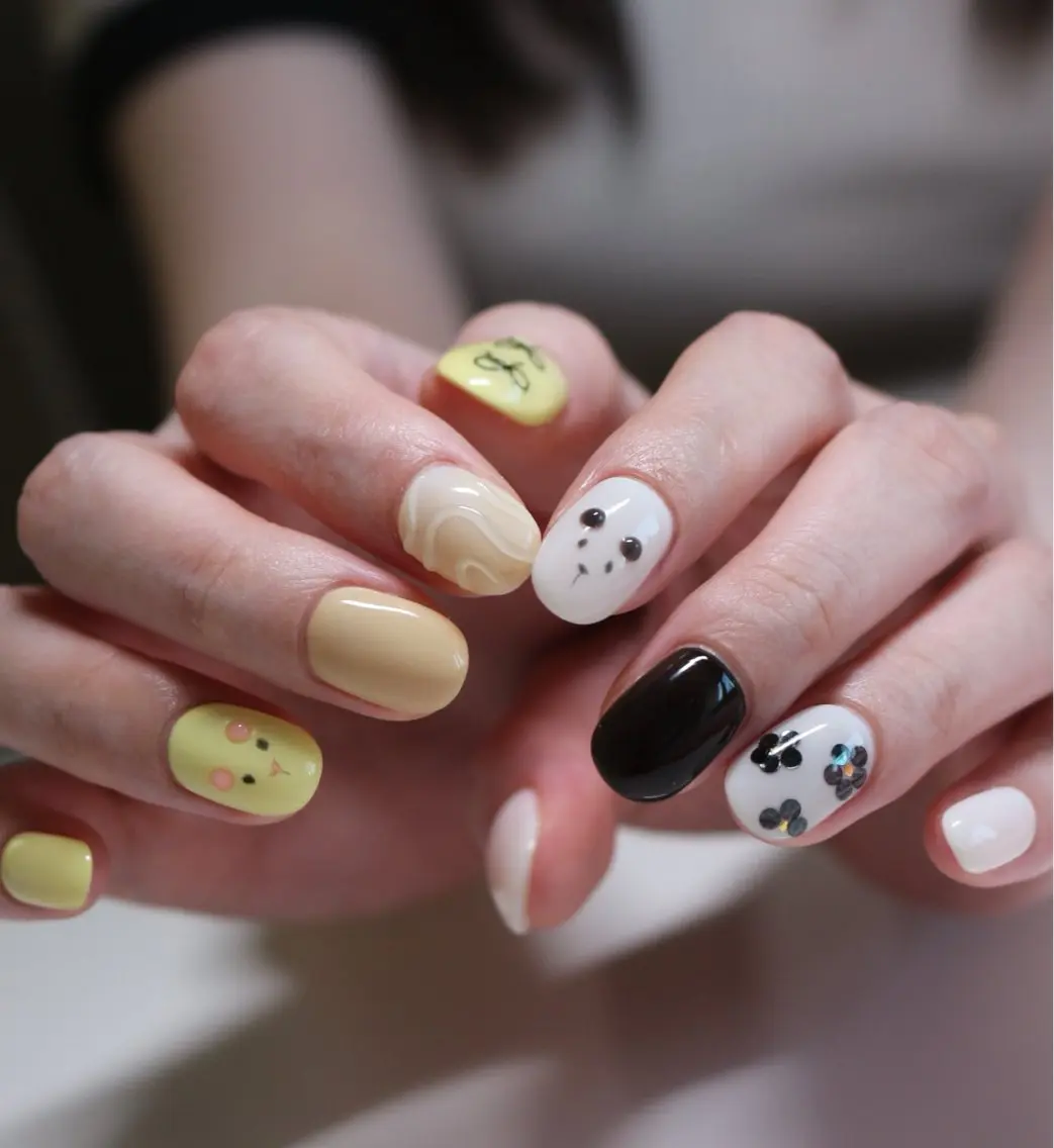 ネイル フラワーネイル ホログラムネイル ニュアンスネイル オレンジ 黄色 ハンドネイル Baku Nailsのネイルデザイン