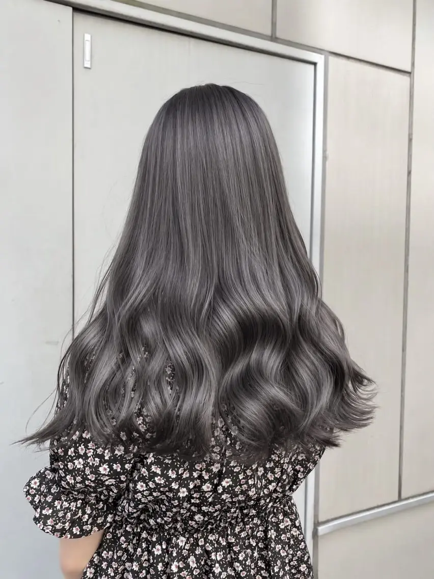 ロング ヘアカラー シルバーグレージュ ハイトーン/あすまのヘアスタイル