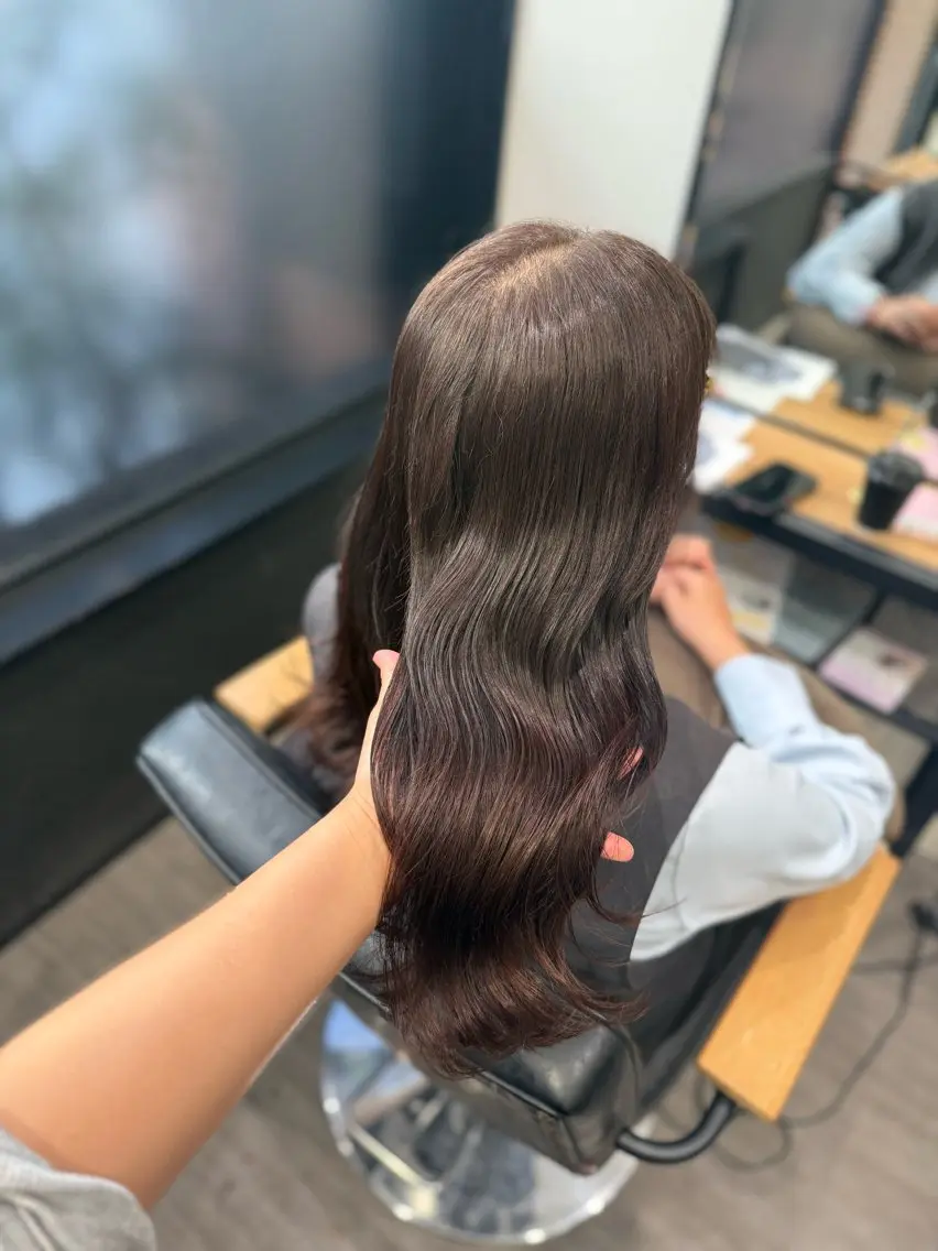セミロング カラー グレージュ オリーブグレージュ オリーブグレー カット ヘアカラー トリートメント 艶髪レイヤー上田 紗也🇰🇷💗のヘアスタイル