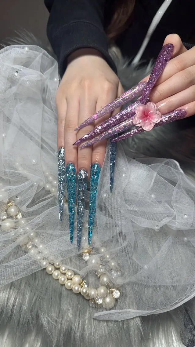 スカルプネイル 💅🏻✨️ フォーム2枚MAX 🤍🫧🌺の写真