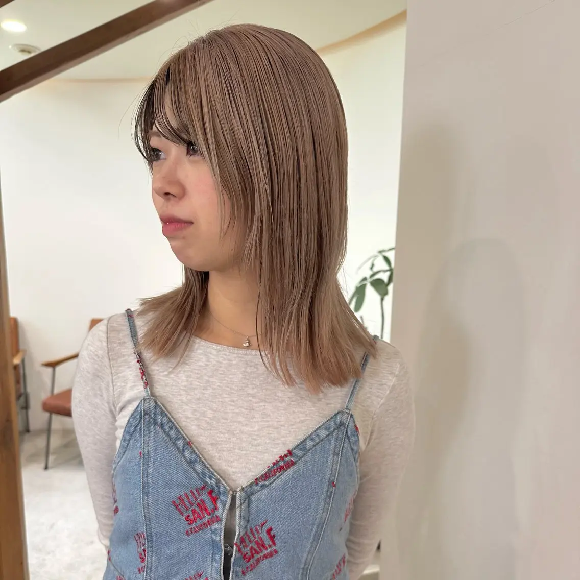 ミディアム カラー ベージュカラー ブリーチ ミルクティーベージュ カット ヘアカラー 平野恵/透明感カラー ブリーチ/ボブのヘアスタイル