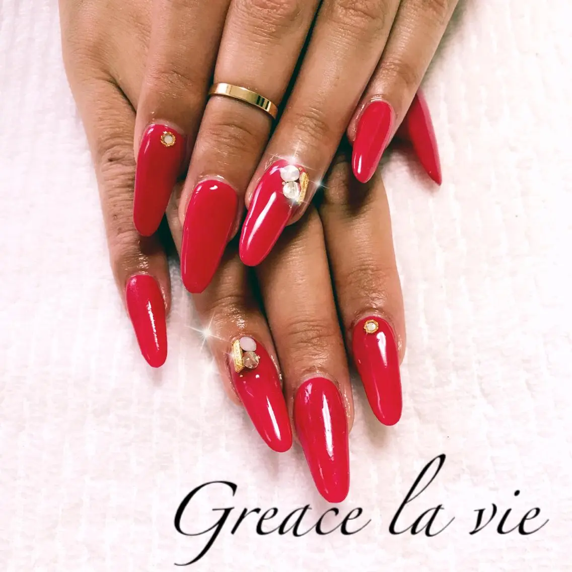 ロング カラー パーマ ヘアアレンジ キッズ ネイル マツエク・マツパ ピンクカラー レッドカラー カラーマツエク ピンク 赤色 Greace  la vieのネイルデザイン