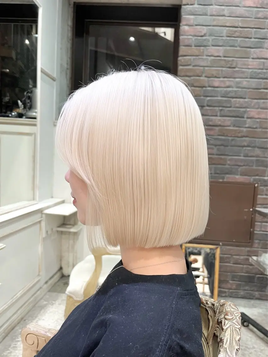 ミディアム カラー ミディアムパーマ ベージュカラー ブロンド ハイトーンカラー ハイトーンベージュ ヘアカラー トリートメント ヘアセット 似合わせベージュ 🍯ayumi🍯のヘアスタイル