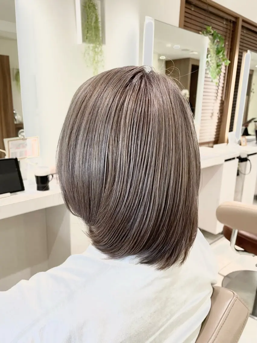 ミディアム ヘアカラー 清藤綾/脱白髪染め 白髪ぼかしハイライトのヘアスタイル