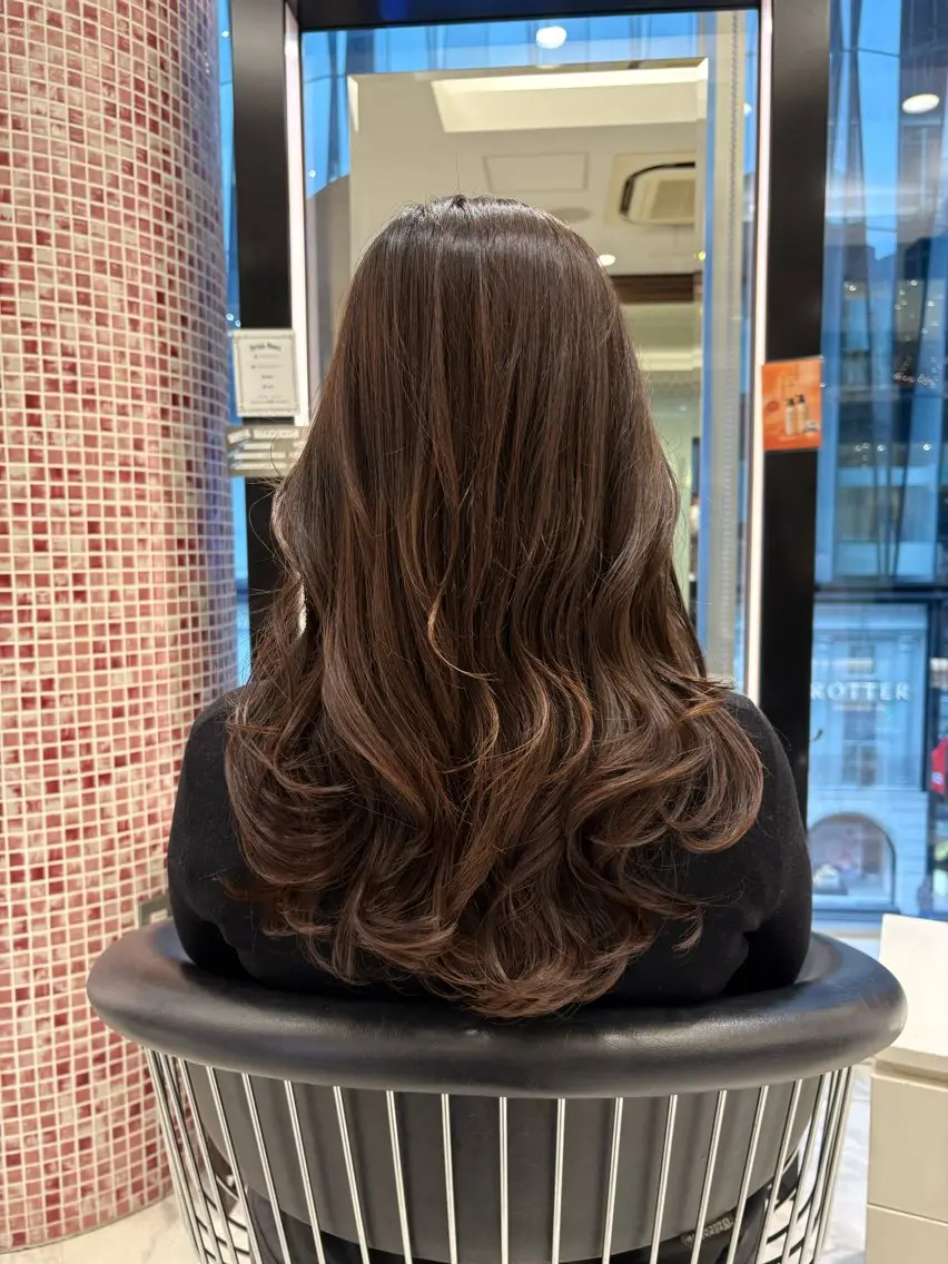 セミロング カラー パーマ ヘアカラー トリートメント 韓国っぽ水光肌カラー マンツーマン🫧なおのヘアスタイル