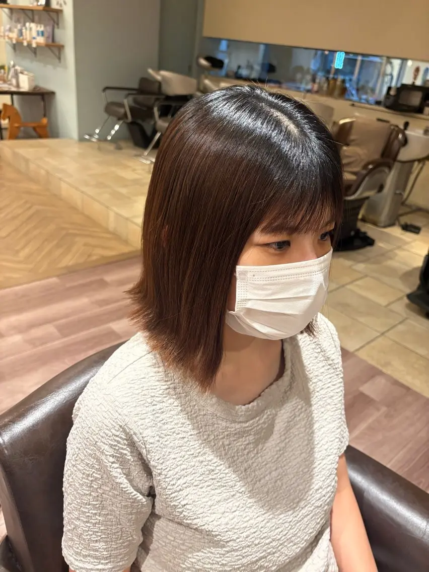 ミディアム ボブ 外ハネヘア 久枝 桃々のヘアスタイル