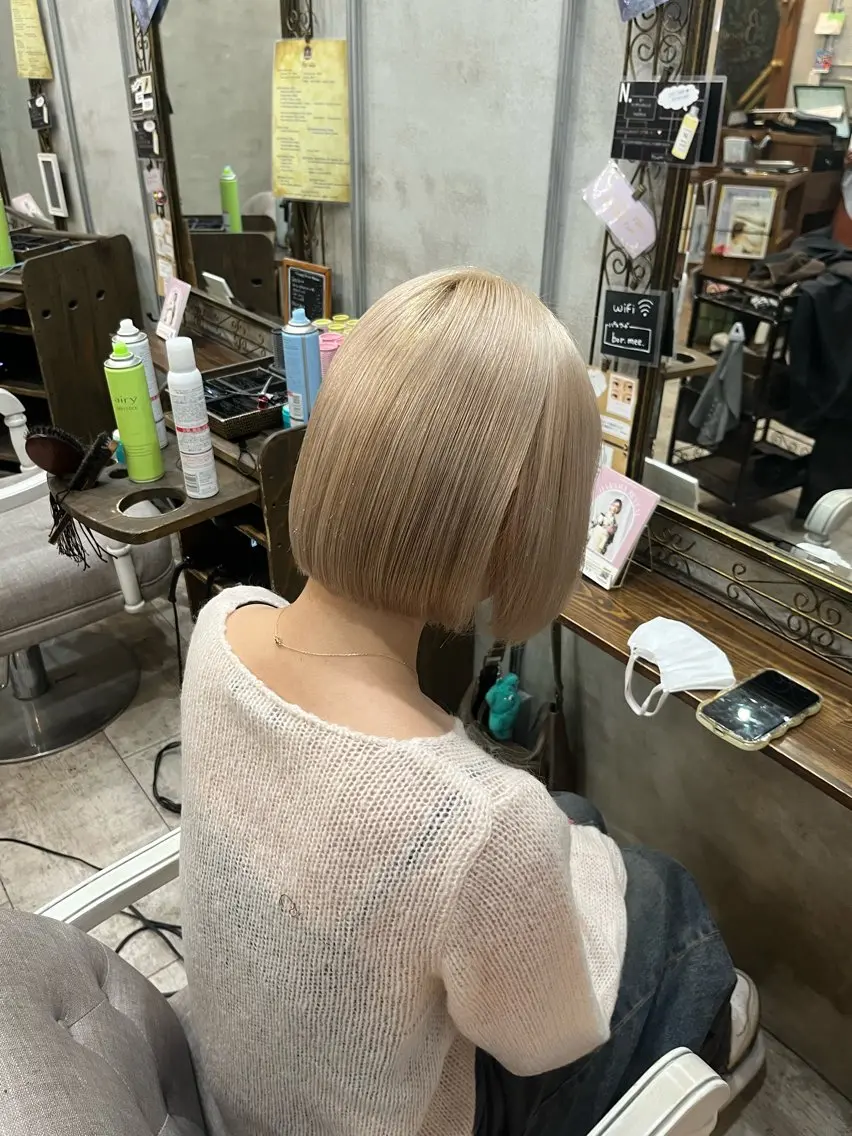 ショート カラー ヘアカラー トリートメント 艶髪/ハイトーン/ ヘアセット/モエノのヘアスタイル