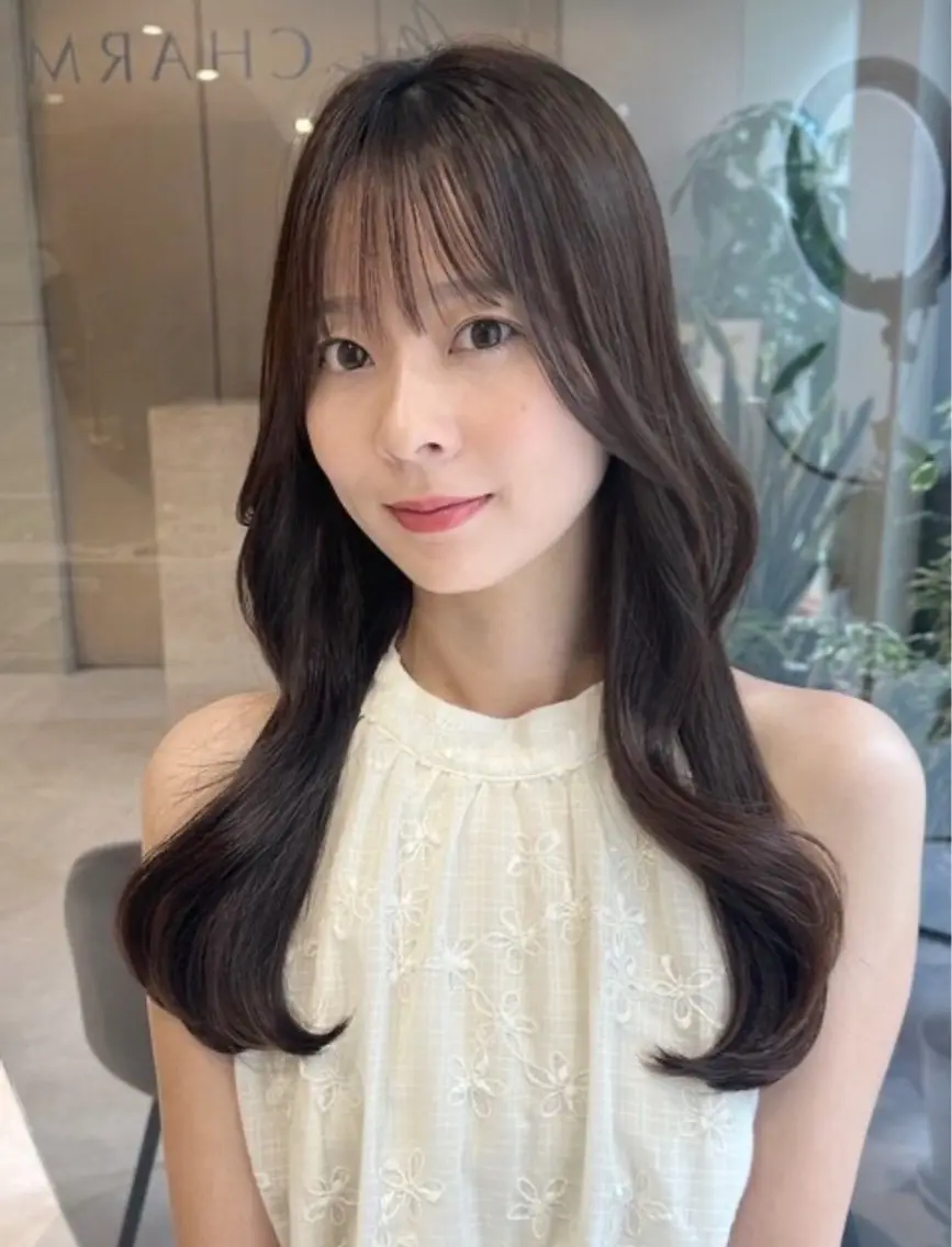 セミロング くびれヘア 顔まわりレイヤー 韓国風ヘア レイヤーカット 小顔カット カット カット無料｜レイヤー カット｜韓国モテへアのヘアスタイル