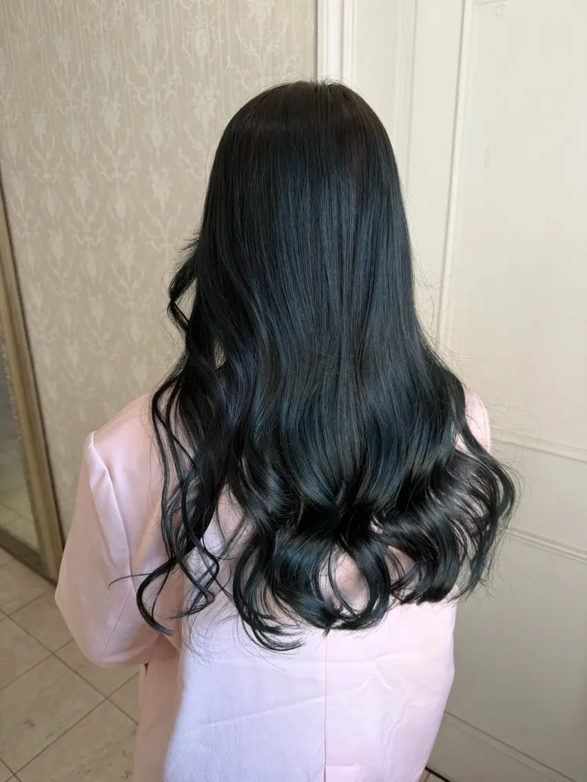 セミロング カラー ブリーチ カシス 透明感カラー ダークグリーン デザインカラー カット ヘアカラー トリートメント 烏丸/艶髪/レイヤー /韓国風/廣瀬尚輝のヘアスタイル