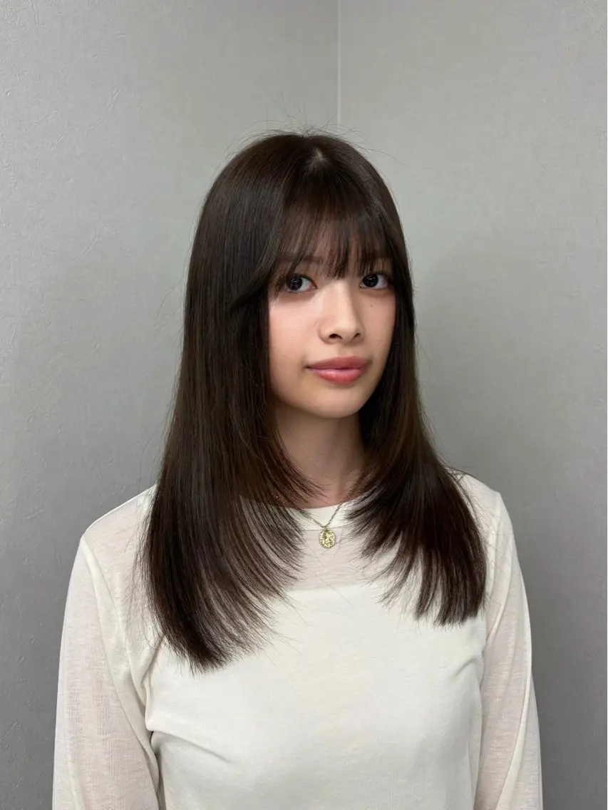 セミロング mitty aikaのヘアスタイル