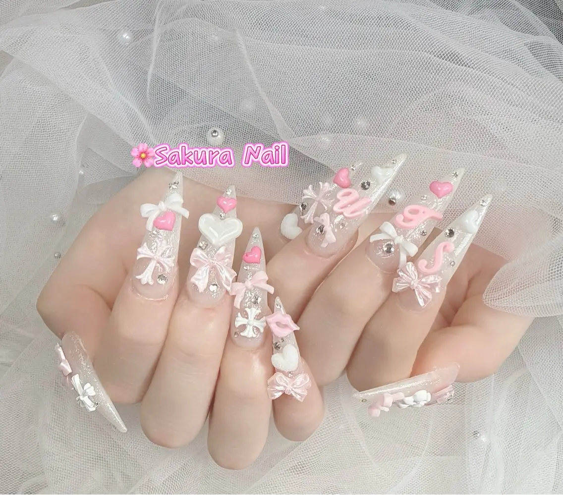 ネイル アートネイル オーロラネイル ボルドー チークネイル フレンチネイル ハンドネイル Sakura Nail Salonのネイルデザイン