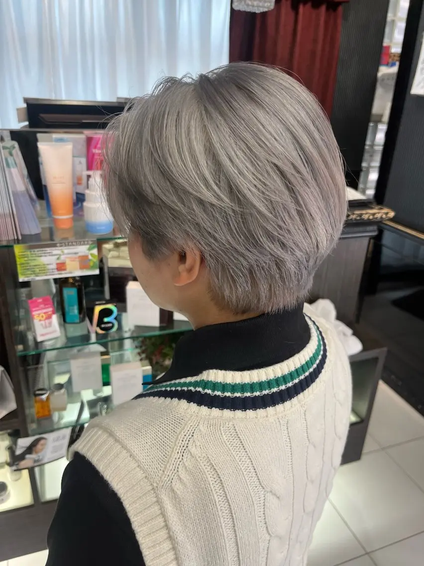 ショート カラー 🦋YUI 髪質改善 ブリーチ 着付け🦋のヘアスタイル