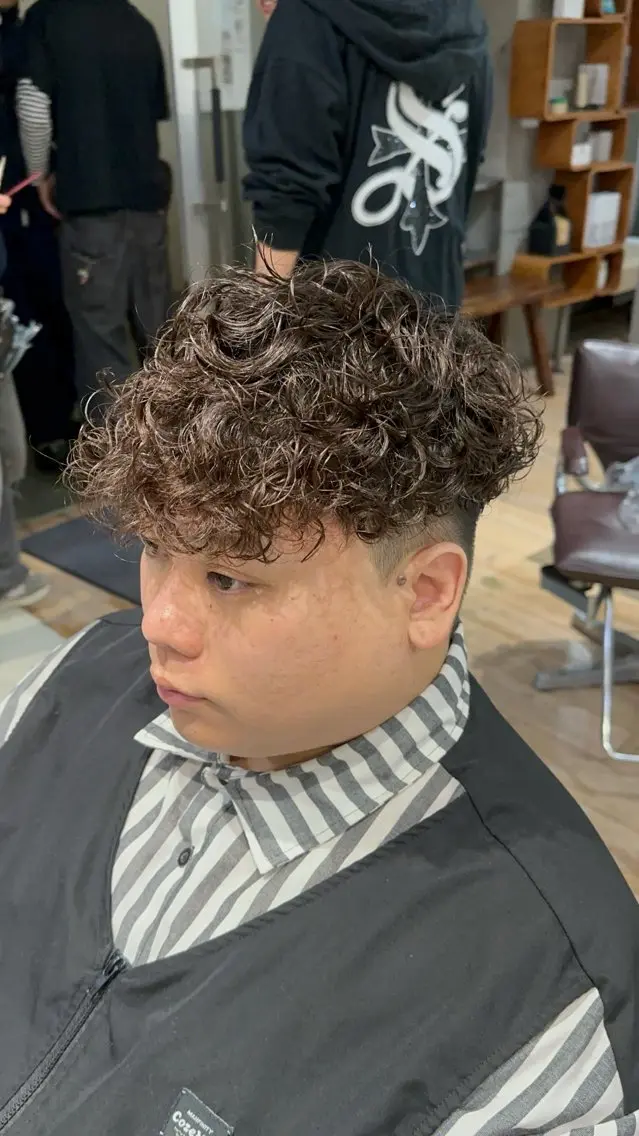 パーマ メンズ スペインカール カット パーマ fifth原宿 宮部蓮のヘアスタイル