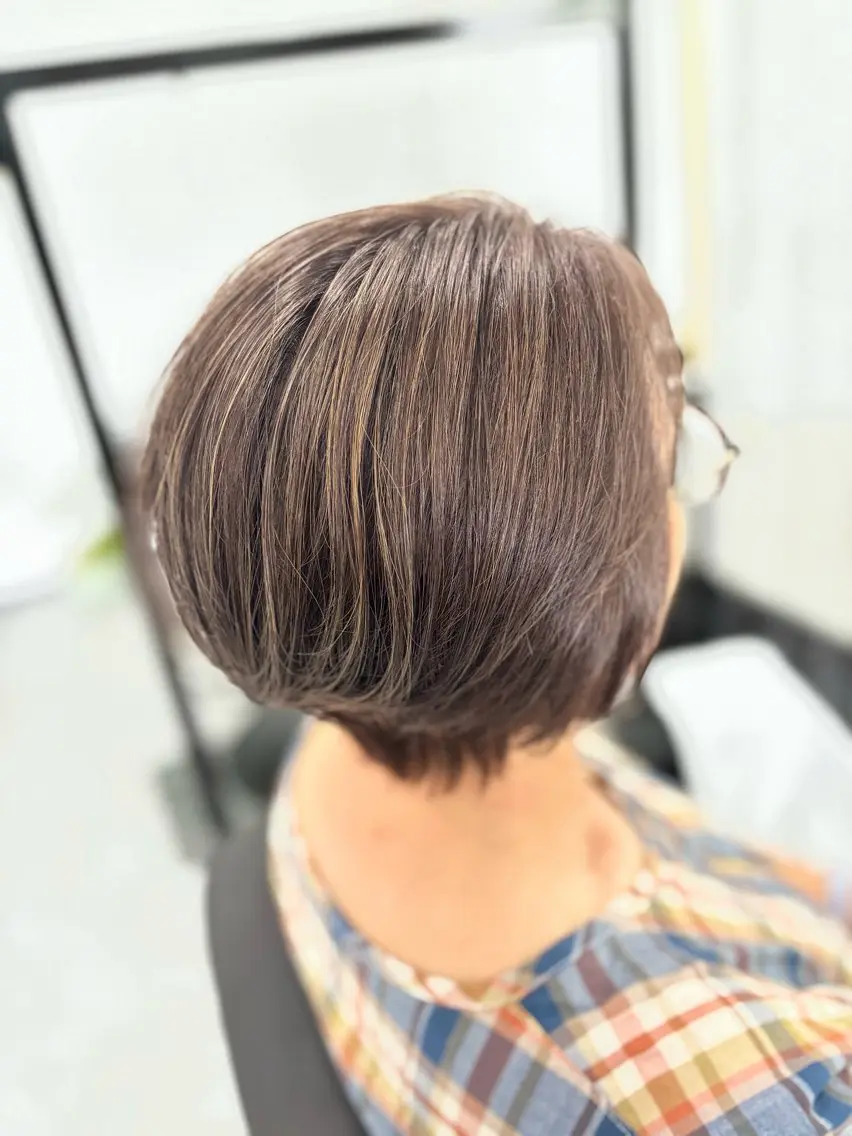 ショート ハイライト 髪質改善 レイヤーカット ショートヘア 縮毛矯正 ヘアカラー SUGAMI ✴︎ Hikariのヘアスタイル