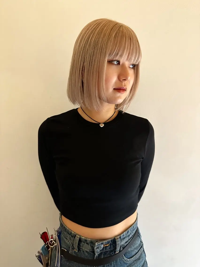 ショート カラー ベージュカラー ブリーチ ダブルカラー ミルクティーベージュ ハイライト🌟/ ボブ/豊田のヘアスタイル