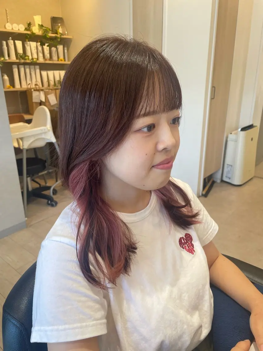 セミロング カラー ピンクカラー 小川 泉美のヘアスタイル