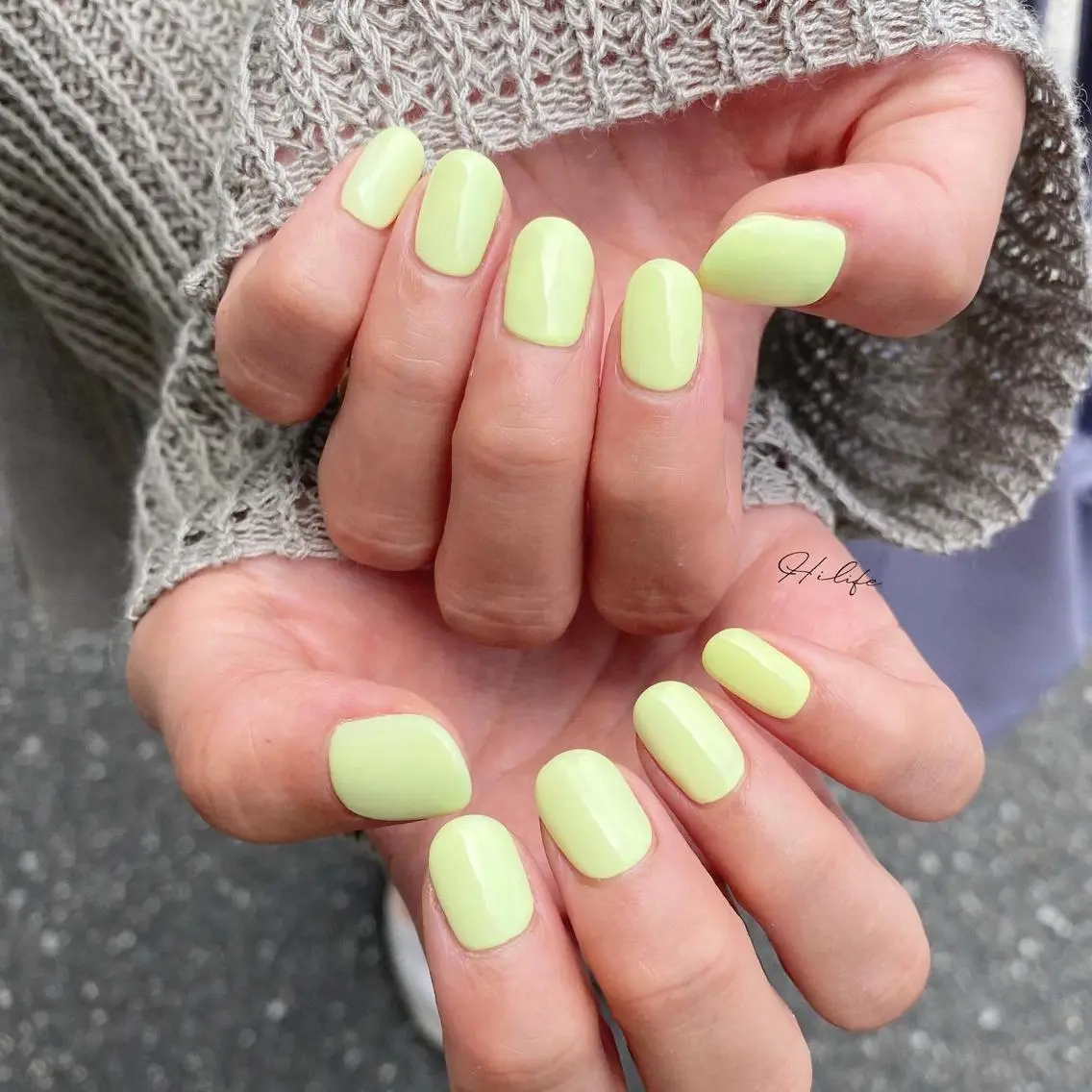 ネイル グリーン ワンカラーネイル ネイルチップ 黄色 ハンドネイル Nail Adore.のネイルデザイン