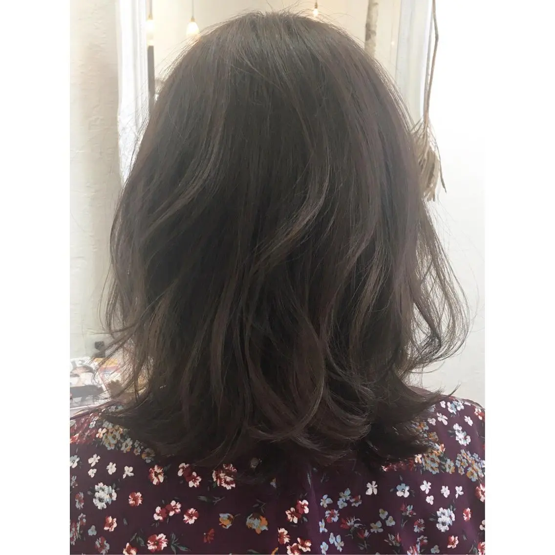 ミディアム カラー グレージュ イルミナカラー fio マナミのヘアスタイル