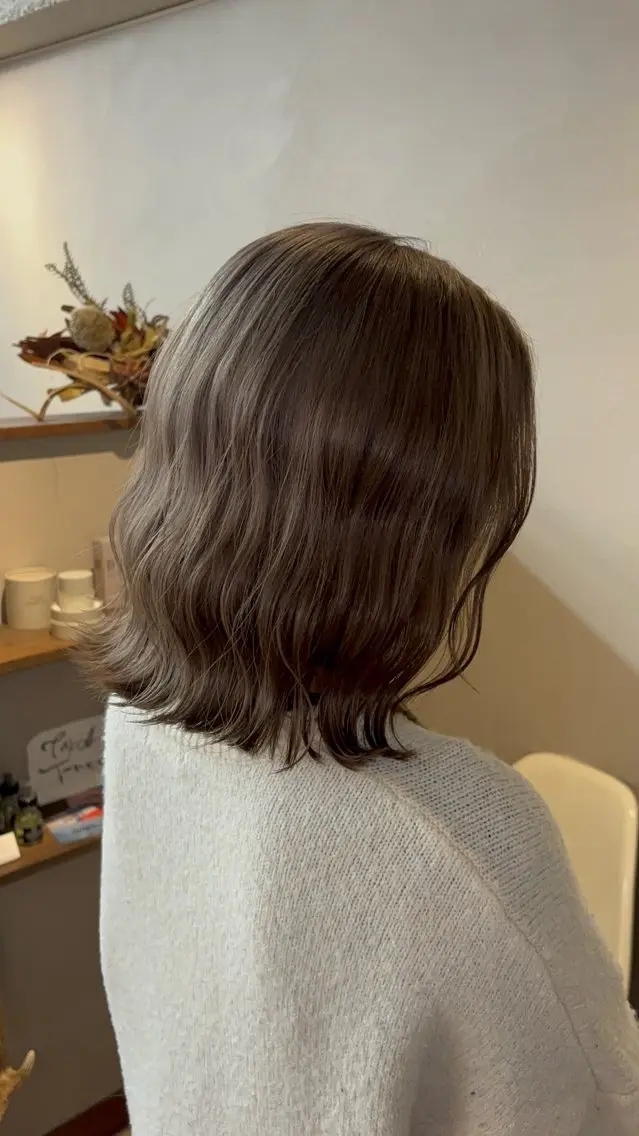 カラー ブリーチ グレージュ ミルクティーグレージュ ヘアカラー HIGA 🐾のヘアスタイル