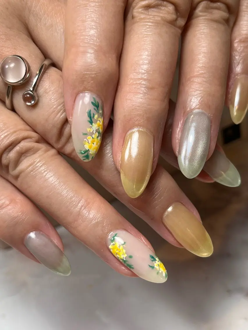 セミロング KINUGASA YUKAのネイルデザイン