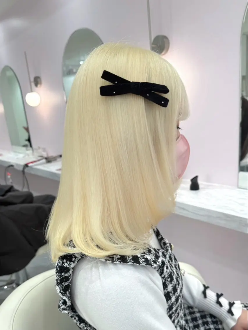 ロング カラー ブリーチ 透明感カラー ハイトーンカラー ヘアカラー ハイトーンカラー💞 くるみ🎀のヘアスタイル