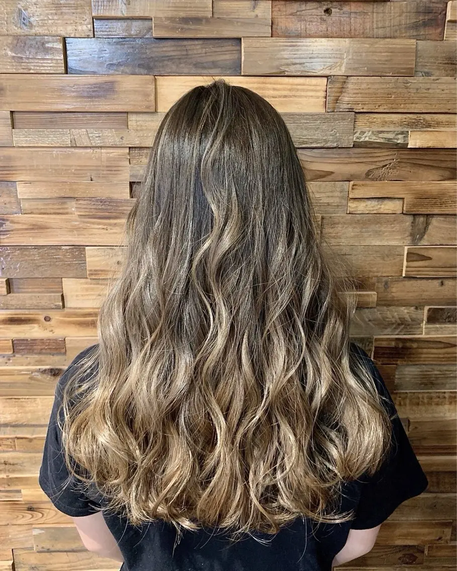 ロング カラー エクステ 佐々木 りあのヘアスタイル