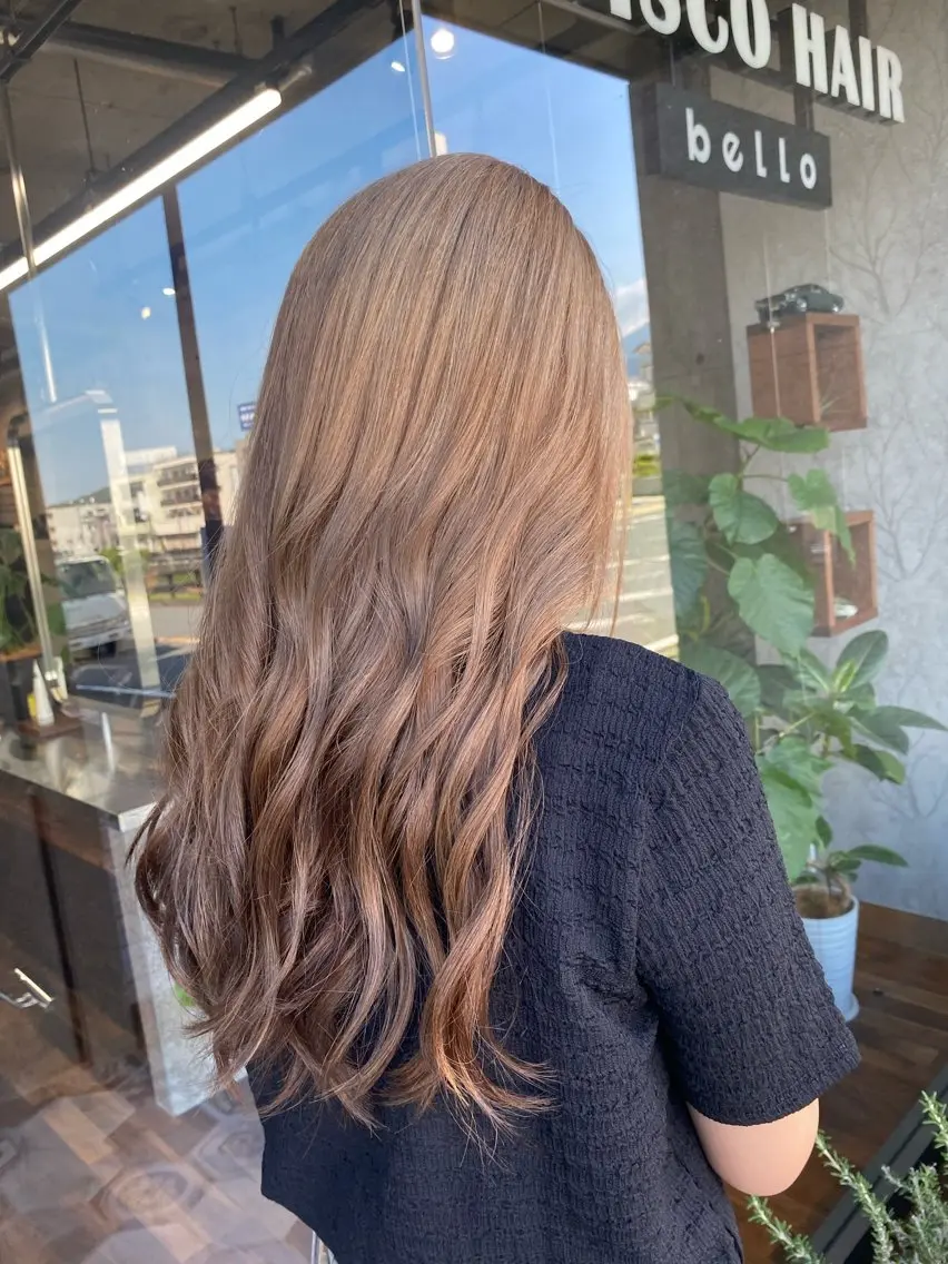 ロング カラー ベージュカラー ミルクティーベージュ ヘアカラー 暖色系カラー まおのヘアスタイル