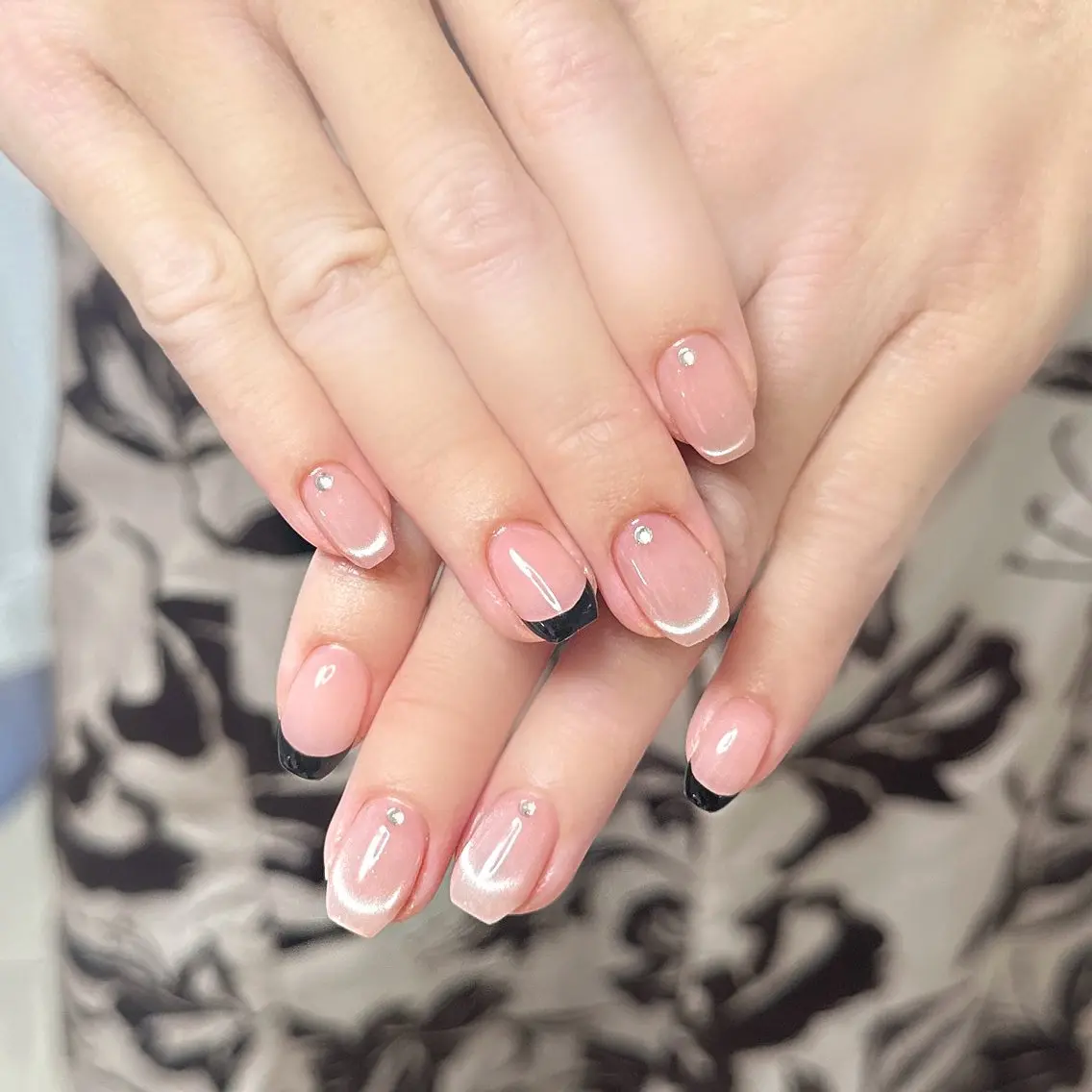 ネイル アートネイル オーロラネイル チークネイル フレンチネイル ガラスフレンチ 🎀YooLi Nail salonのネイルデザイン