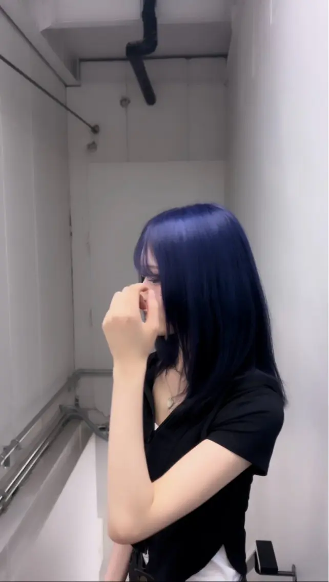 ロング カラー ヘアアレンジ ブルーカラー ネイビーカラー ユーリ カットモデル募集中のヘアスタイル