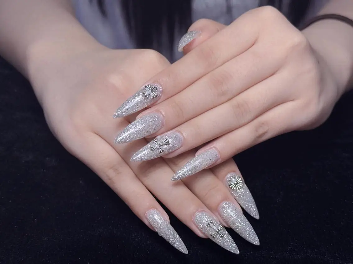 ネイル アートネイル フレンチネイル キラキラネイル 韓国ネイル ロングネイル ハンドネイル Mika Nails 心斎橋のネイルデザイン