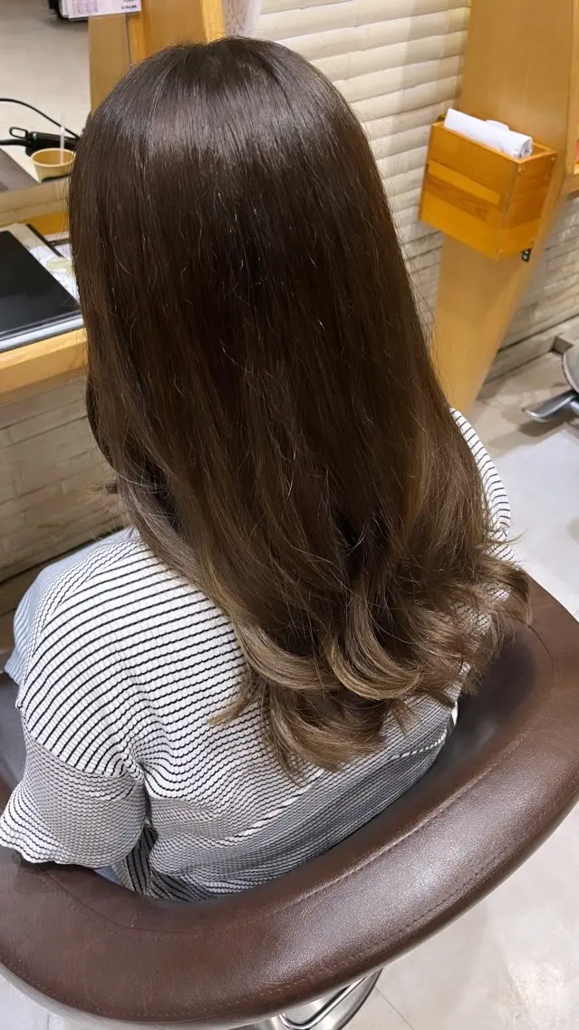 ロング カラー ベージュカラー ハイライトカラー イルミナカラー オリーブベージュ オリーブカラー ボブ/ショート/金田 夏葵のヘアスタイル