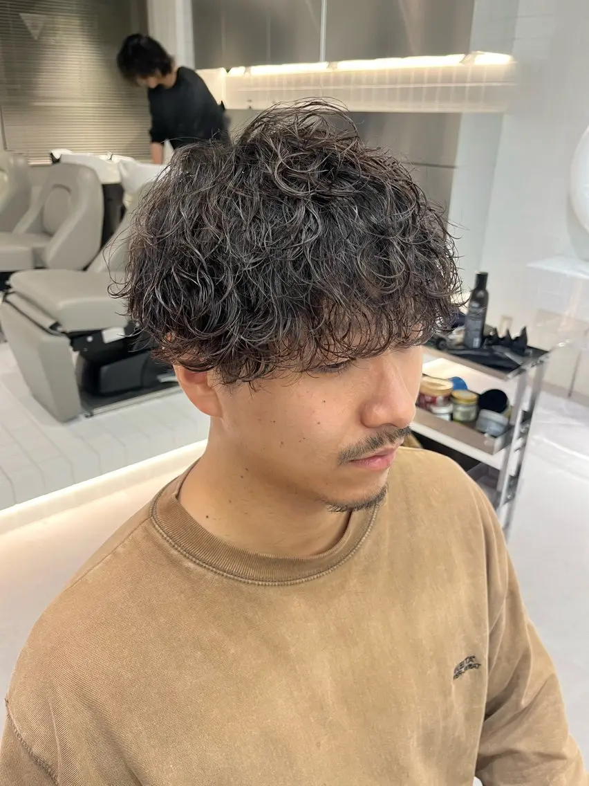 ショート パーマ メンズ ⚡メンズパーマフ ェードカットTomyのヘアスタイル